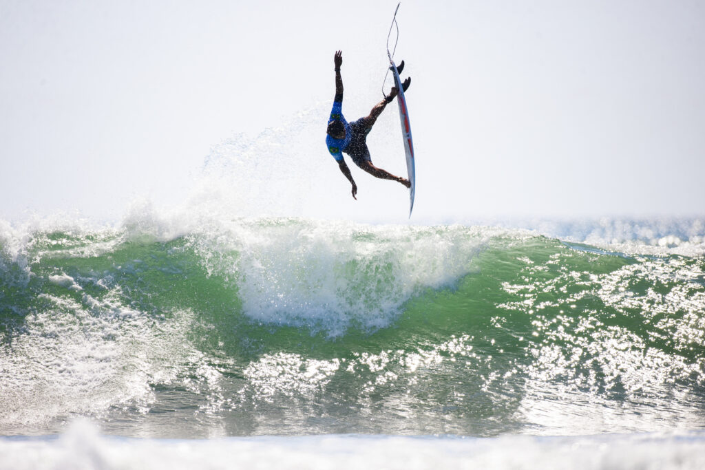 Miguel Pupo executando manobra aérea